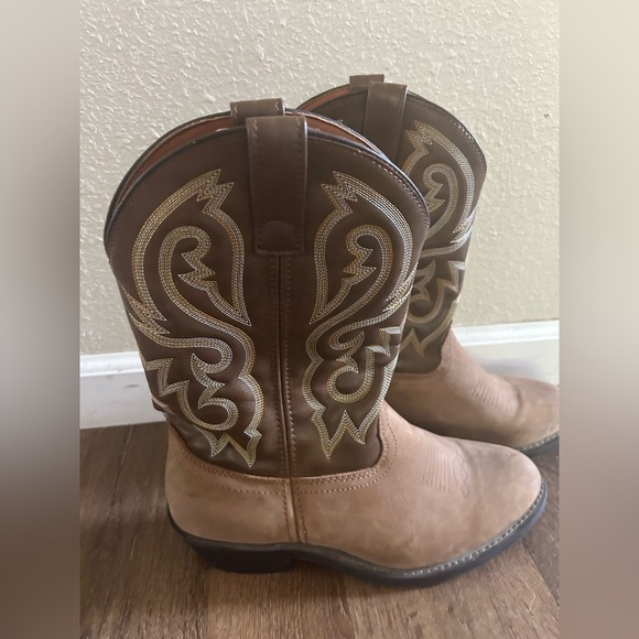 Cody James Brown Western Cowboy Boots with Embroidered Design size 10EE wide - Picture 2 of 9